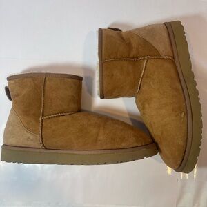 Mini Ugg Chestnut Boot women’s size 9